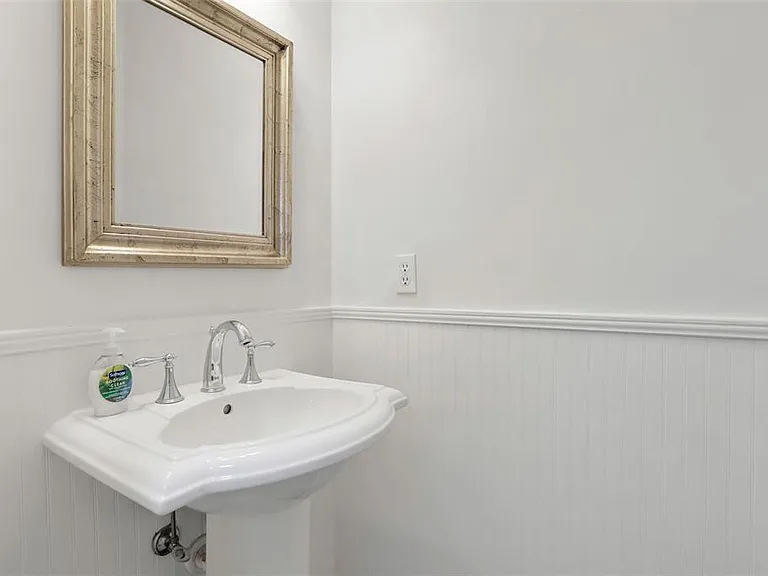 148 S Thornton Ave — Photo 19