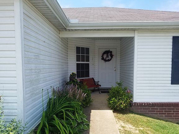 3rd image of 229 Elizabeth Dr