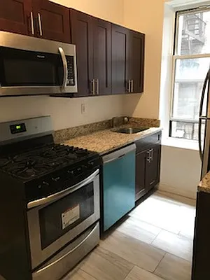 Rented by Tip Top Realty Corp | media 9