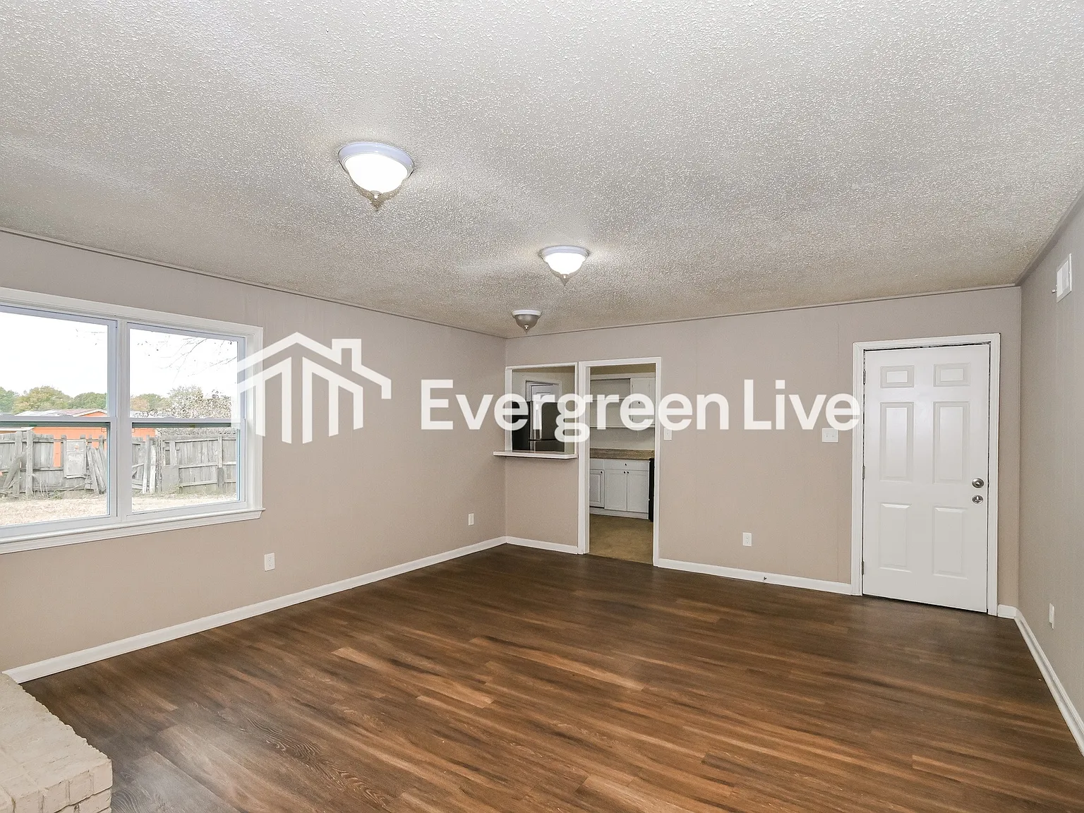 3 bed, 2.0 bath, 1322 sqft, $1,345 — Photo 4