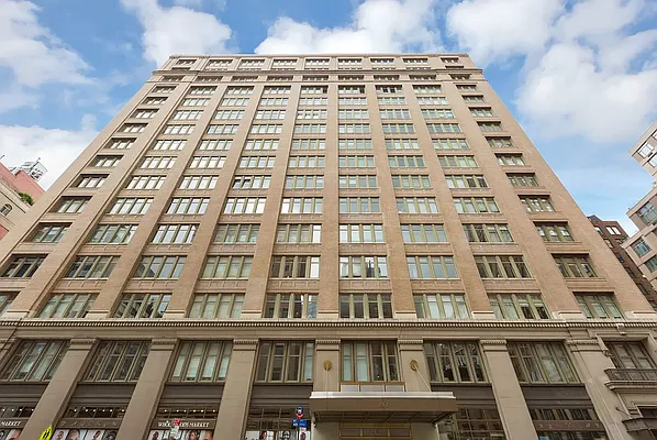 Sold by Compass | media 18