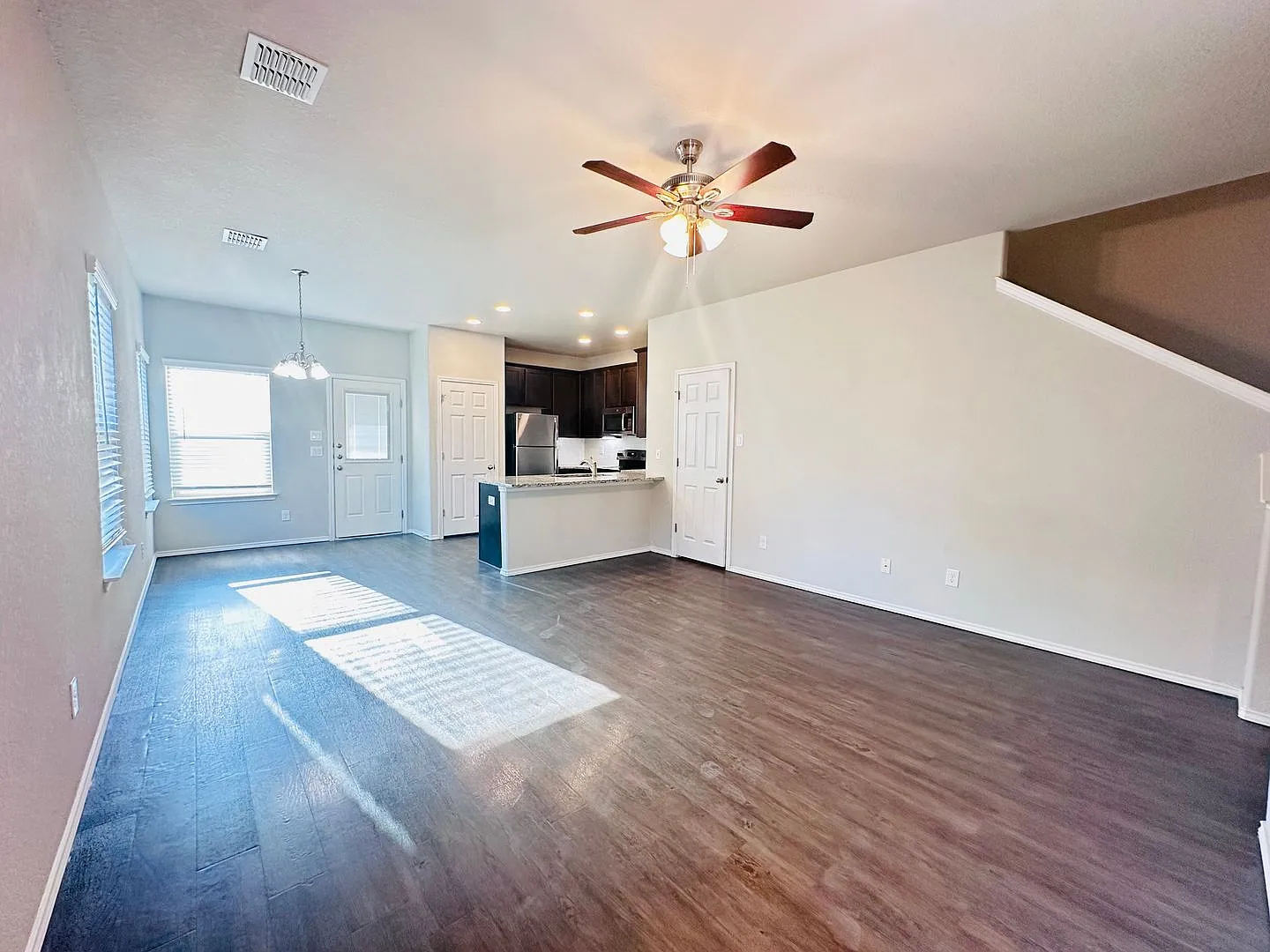 Luxury Townhome near Randolph AFB — Photo 2