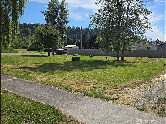 3rd image of 105 SW 3rd Street