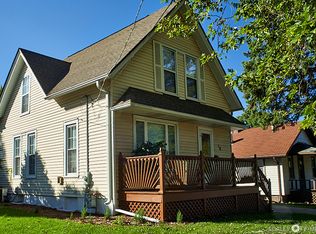 18 S Aldine Ave, Elgin, IL 60123