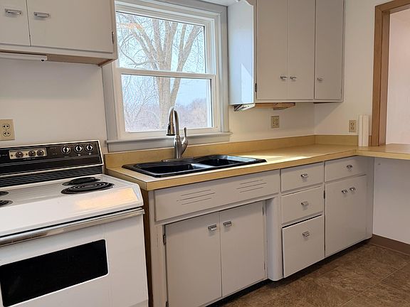 5th image of 1968 River Rd