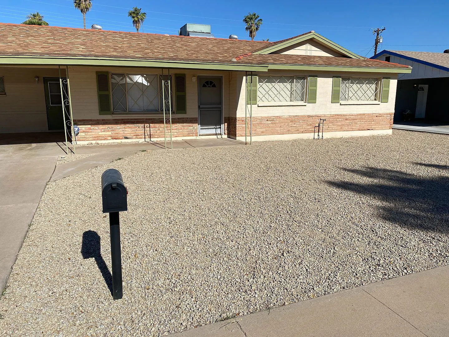 Spacious 4 bed, 2 bath SFH with huge yard Central Phoenix — Photo 2