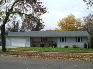 3016 Chestnut St, Grand Forks, ND 58201