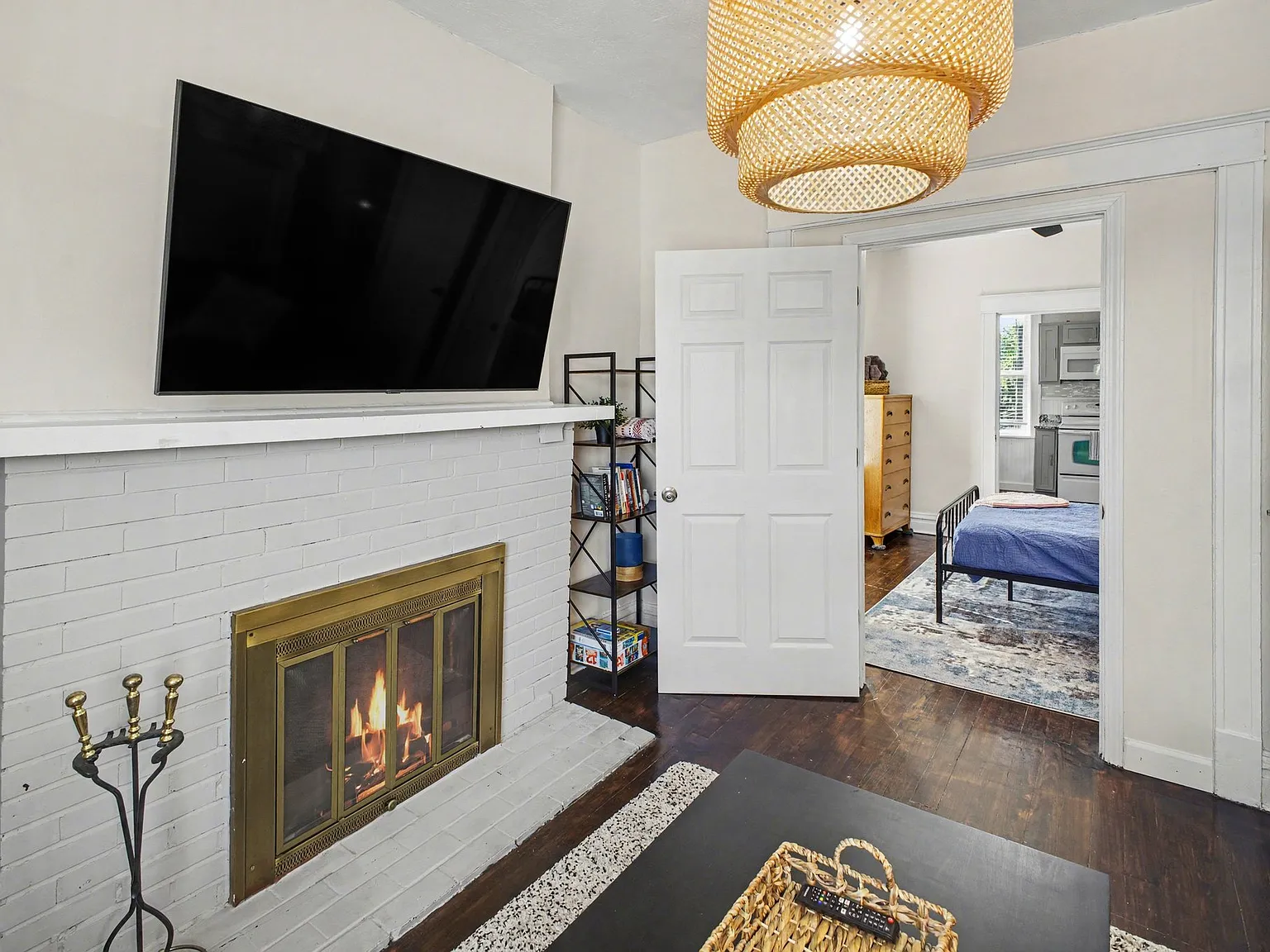 2 bed, 904 sqft, $1,900 — Photo 2