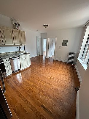 2nd image of 18 Saint Nicholas Pl APT 5D