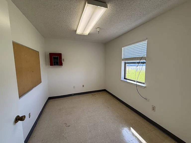 208 Diplomat Way — Photo 10