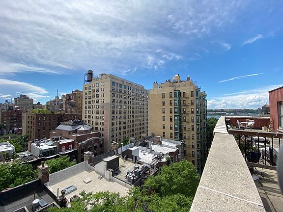 2nd image of 304 W 92nd St Ph 2