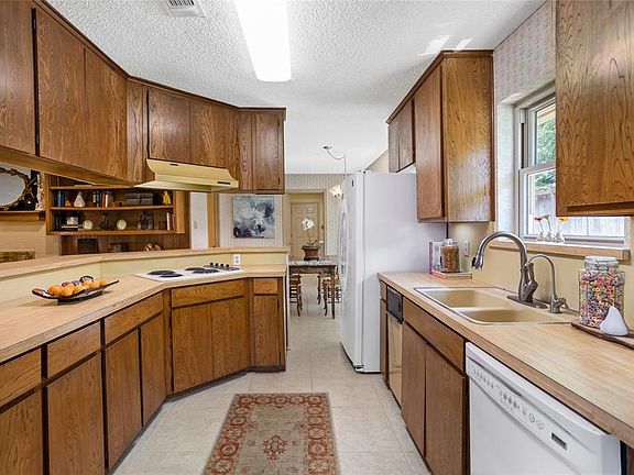 3rd image of 4729 Cinnamon Hill Dr
