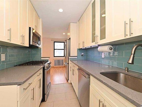 3rd image of 4 Birchwood Ct