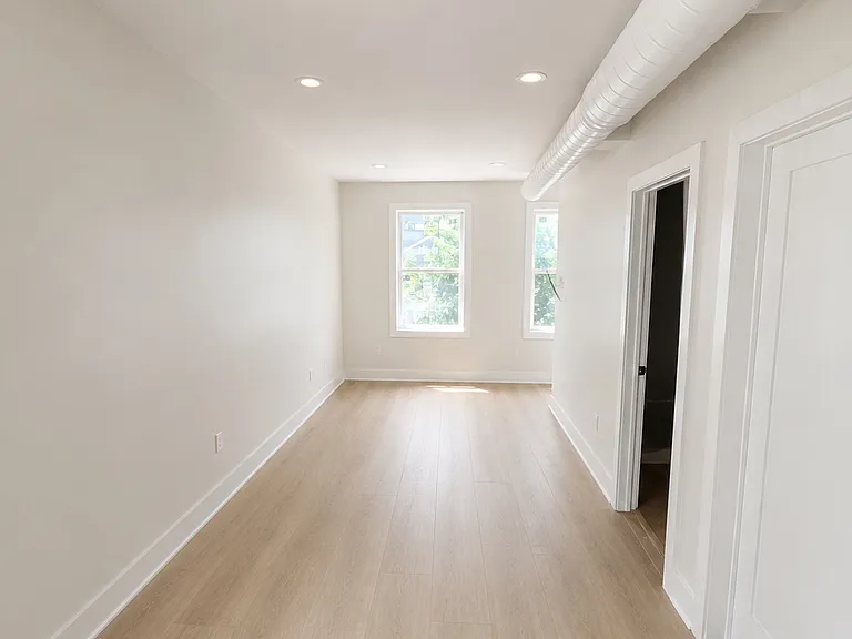 88 Sanford Ave #2 — Photo 2