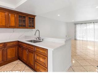 631 S Fairview St APT 9E, Santa Ana, CA 92704