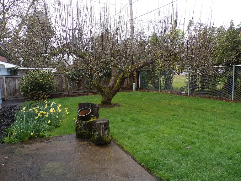 2740 NW Stewart St — Photo 35