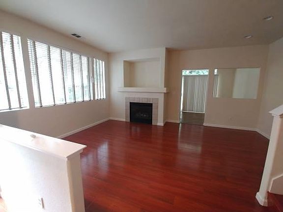 4th image of 319 Oleander Dr