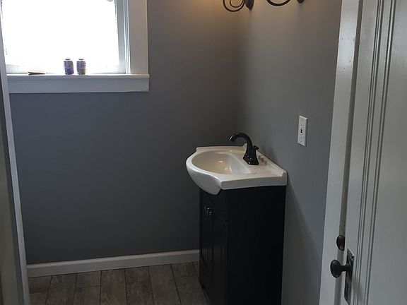 4th image of 415 Dayton Pike