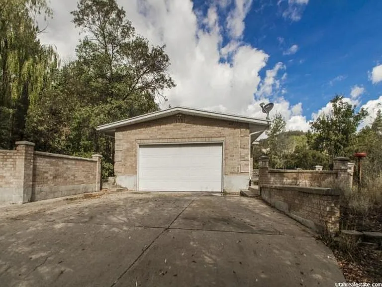 6413 Davis St — Photo 4