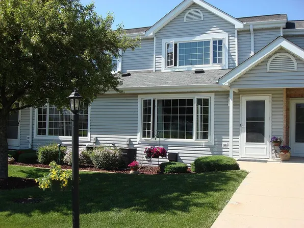 10264 W Whitnall Edge Cir, Franklin, WI 53132