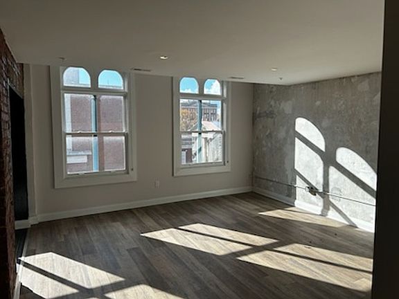 4th image of 24-30 S Bank St #318