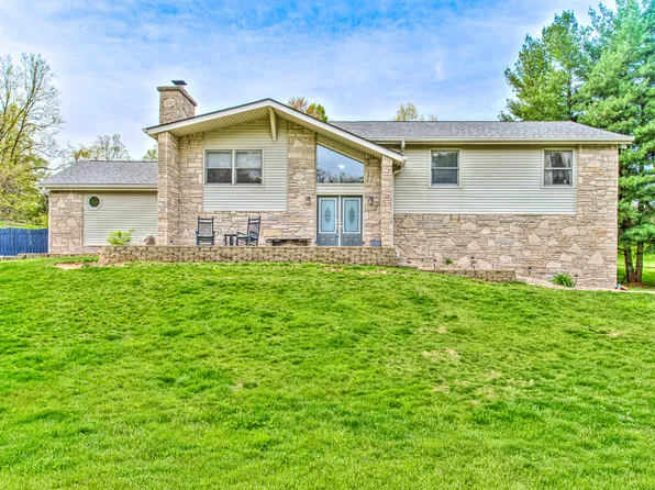 2005 Deer Lake Dr, Martinsville, IN 46151