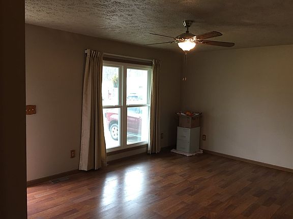 4th image of 115 Carol Ave