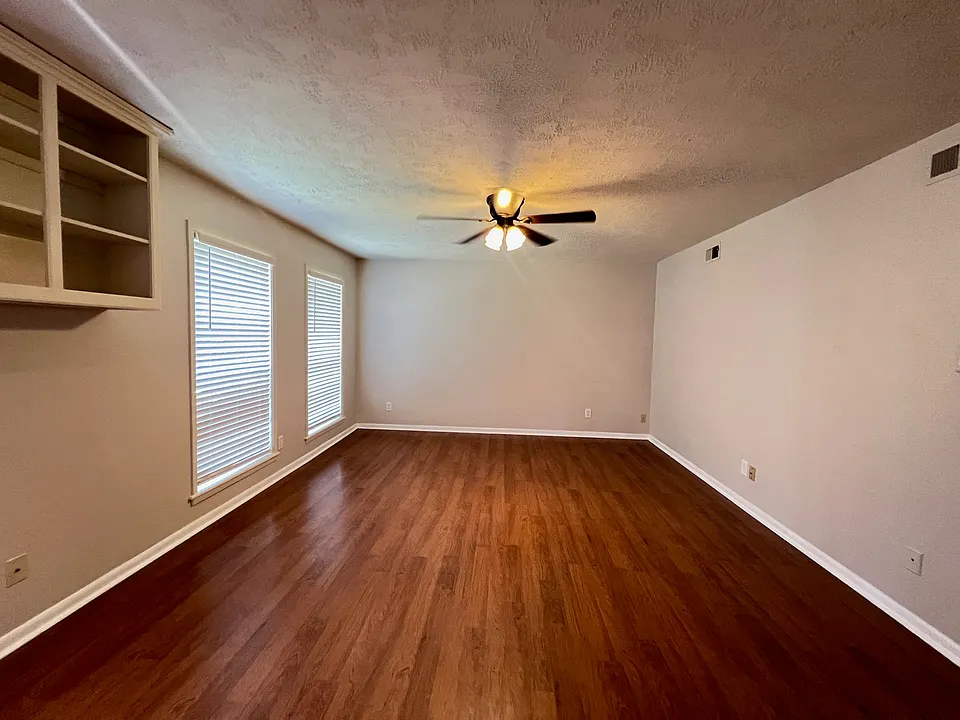 813 Yegua St #4