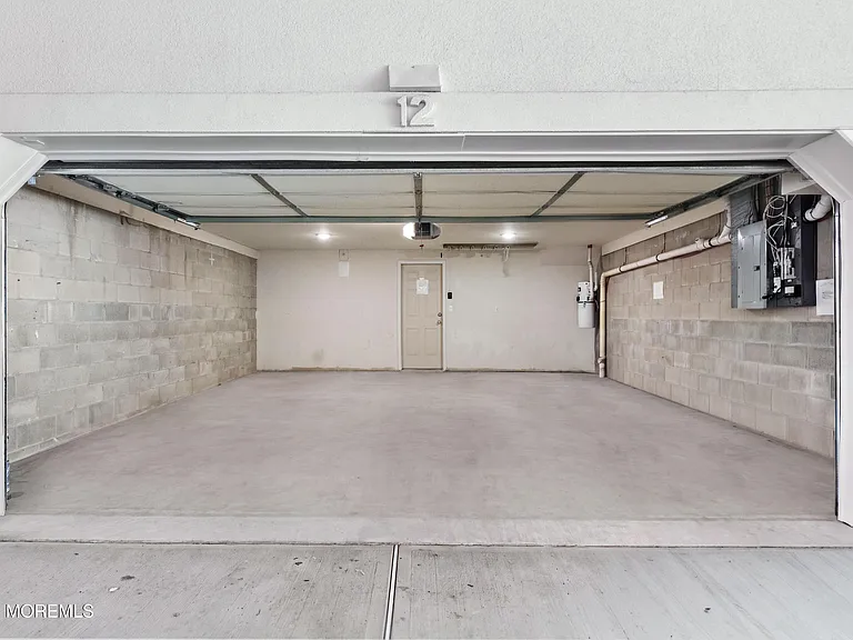 15 Sumner Ave #12 — Photo 35