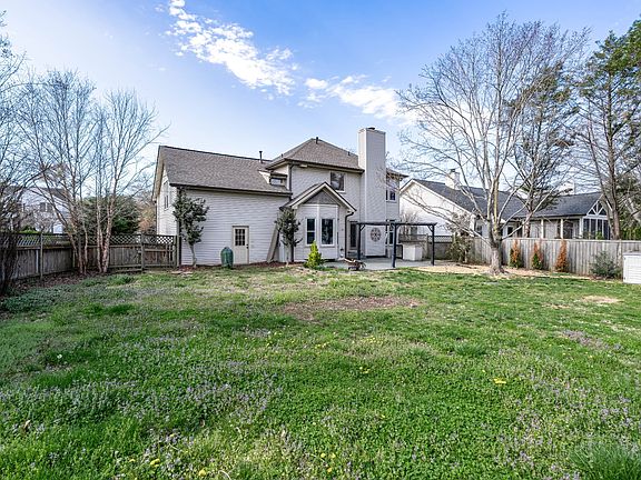 4th image of 824 Shadowlawn Ct
