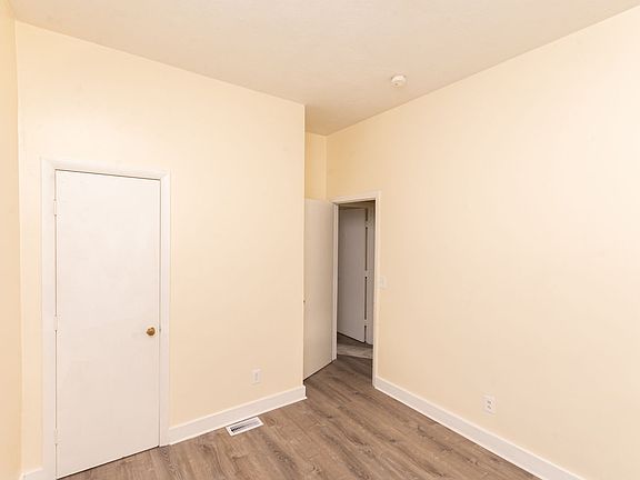 5th image of 81-83 W Cottage St #81-1