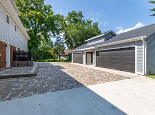 South Grandview, Dubuque, IA 52003