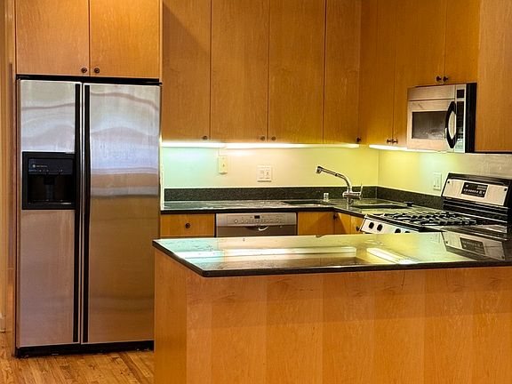 4th image of 2053 N Clifton Ave #2