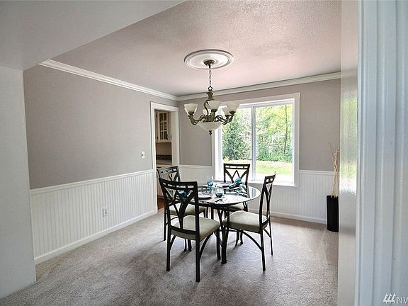 Entry with vaulted ceilings