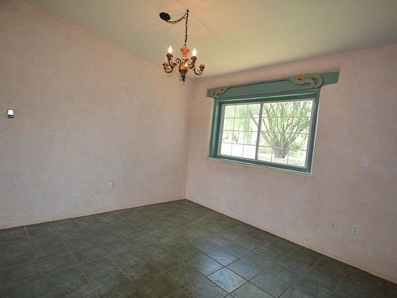 4th image of 615 Boyer Ln