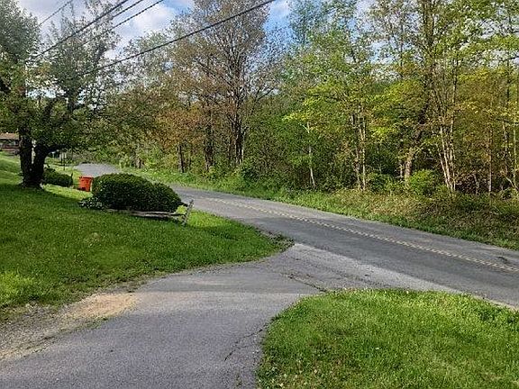 5th image of 692 Mount Joy Rd