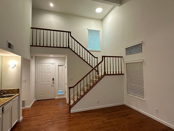 2nd image of 860 Chatsworth Ln