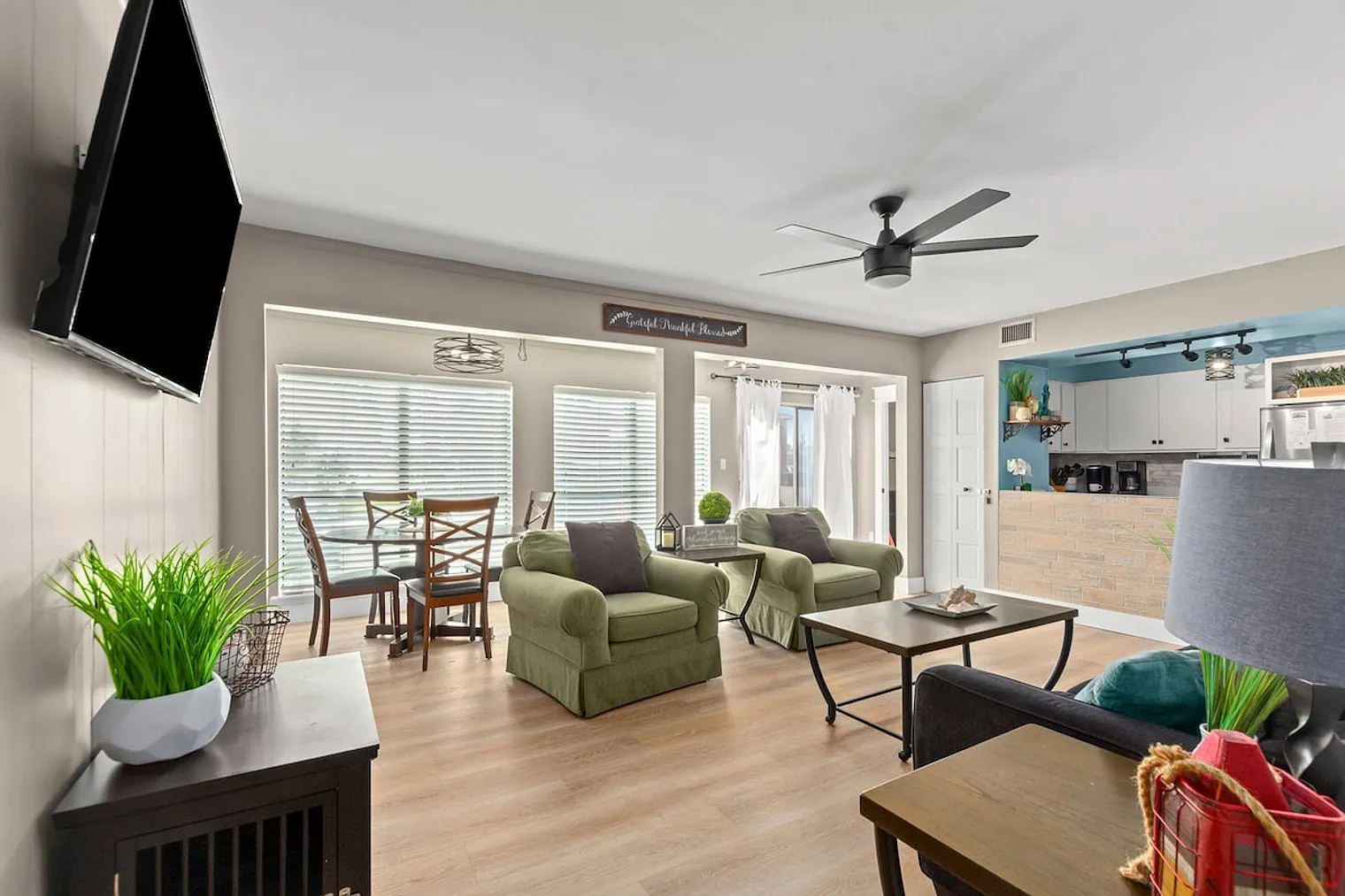 1 bed, 1.0 bath, 731 sqft, $1,753 — Photo 1