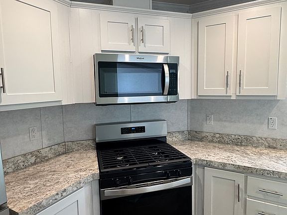 3rd image of 465-6 Royal Manor Rd
