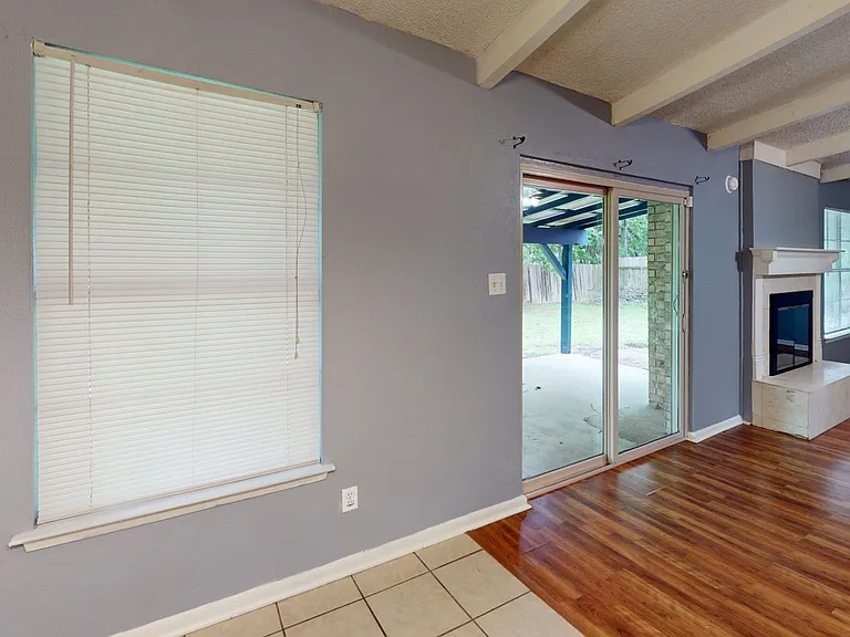 1404 E Vardeman Ave — Photo 6