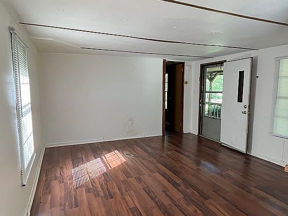 5th image of 7600 White Oak Dr