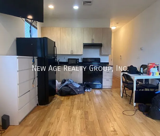 1615 Brown St #2R — Photo 2