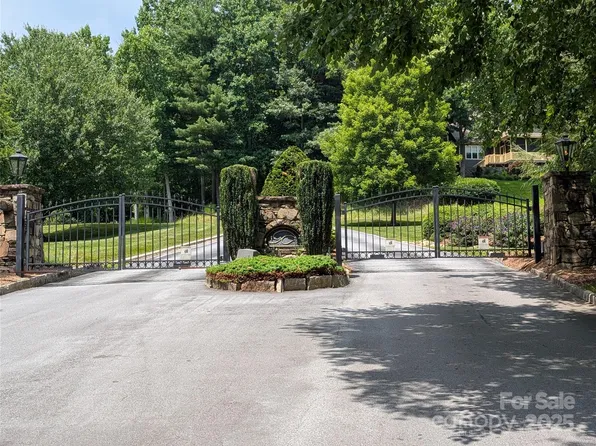 115 Ivywood Ln, Laurel Park, NC 28739