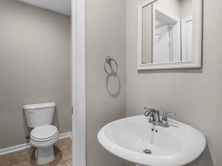 125 Ventura Pl — Photo 32