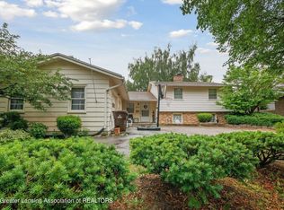 3330 Snowglen Ln, Lansing, MI 48917