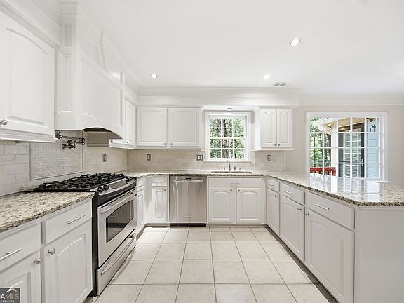 2nd image of 4003 Oakview Ct
