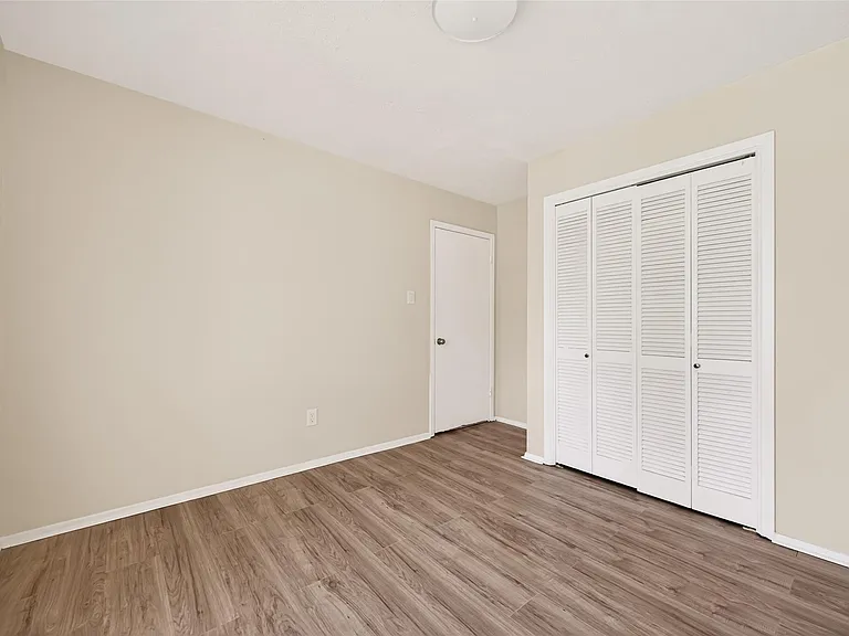 9903 Kent Towne Ln — Photo 27