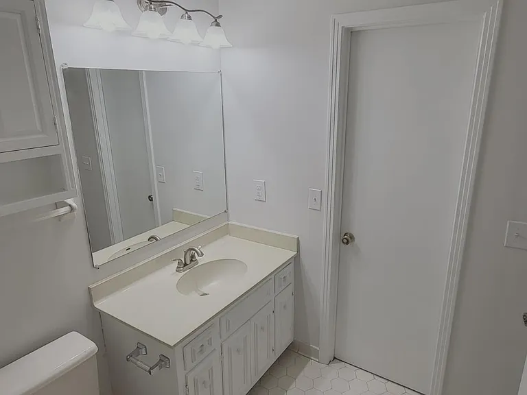 301 Hickory Pl — Photo 32