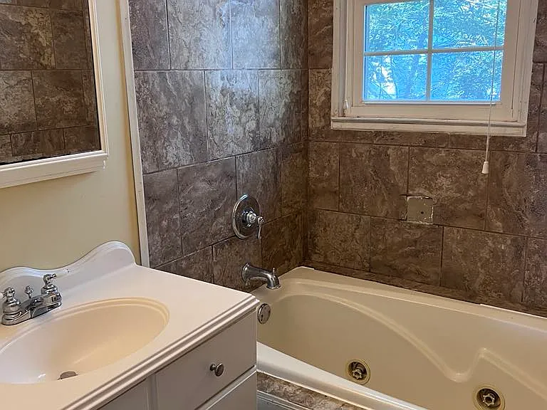 Lanier Dr — Photo 2