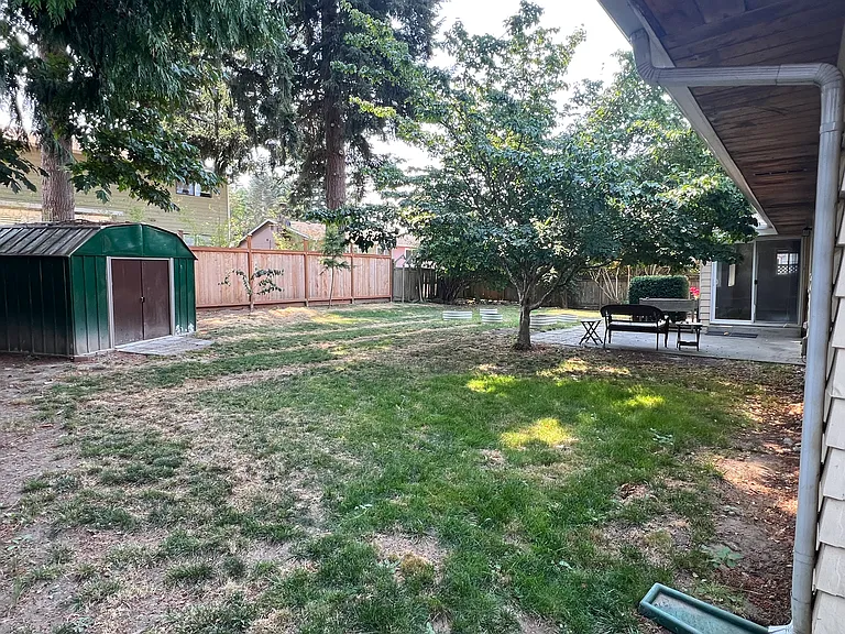 2517 NE 24th St — Photo 37